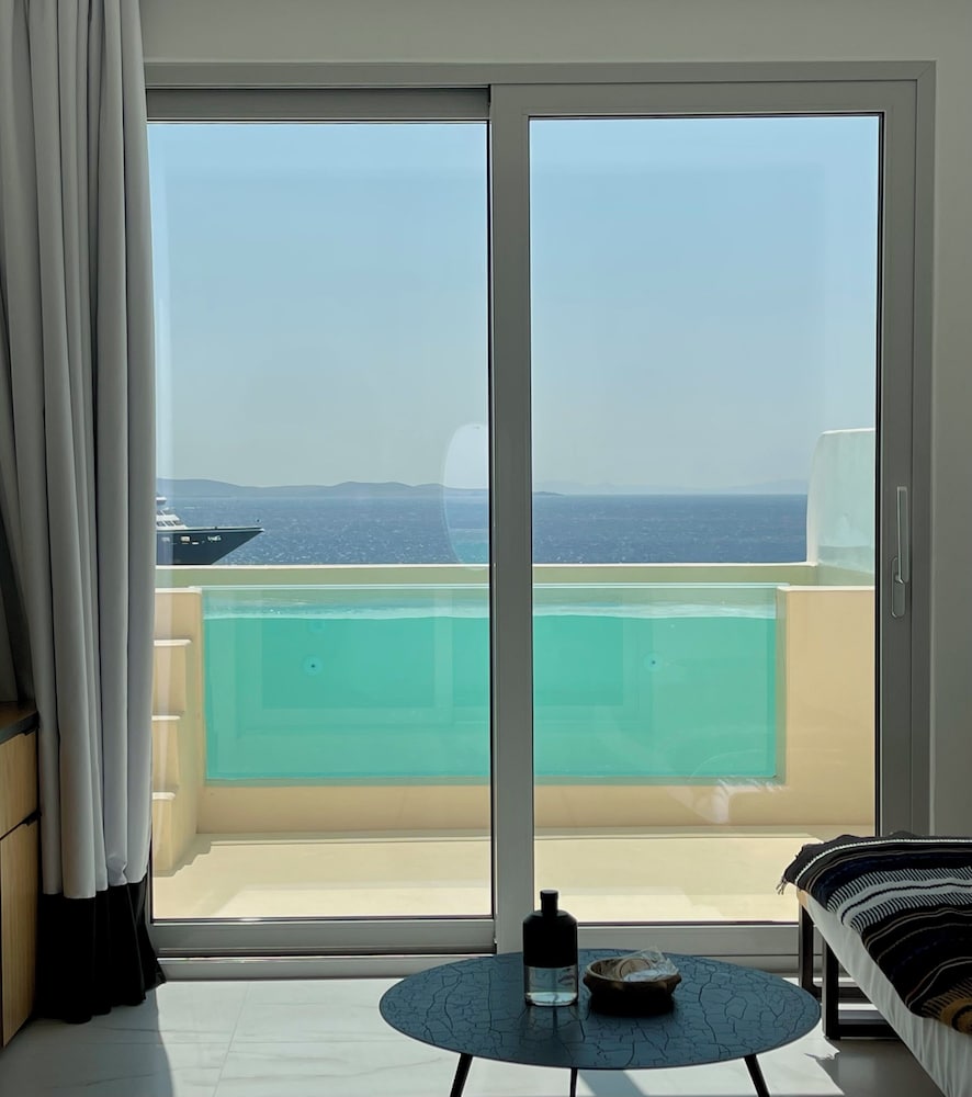 Kouros Hotel & Suites — Hotel rooms in Mykonos Town, South Aegean