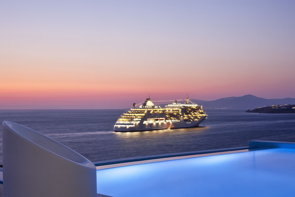 Kouros Hotel & Suites — Swimming pool in Mykonos Town, South Aegean