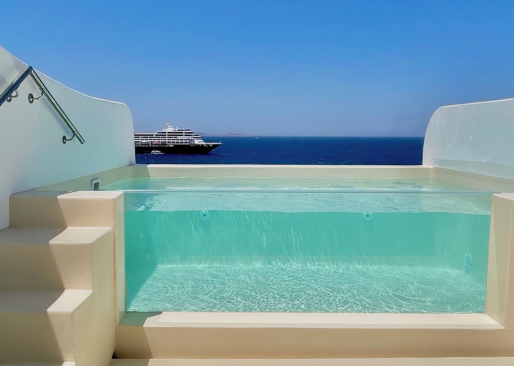 Kouros Hotel & Suites — Swimming pool in Mykonos Town, South Aegean