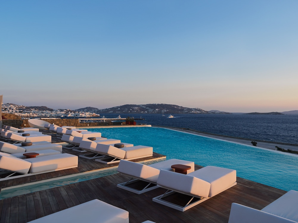 Kouros Hotel & Suites — Swimming pool in Mykonos Town, South Aegean