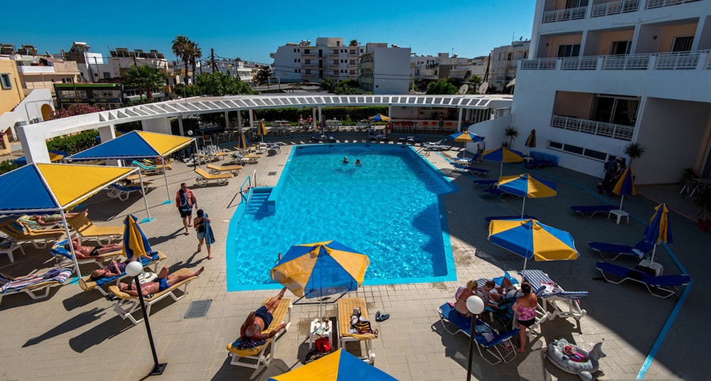 Kris Mari — Swimming pool in Kardamena, South Aegean