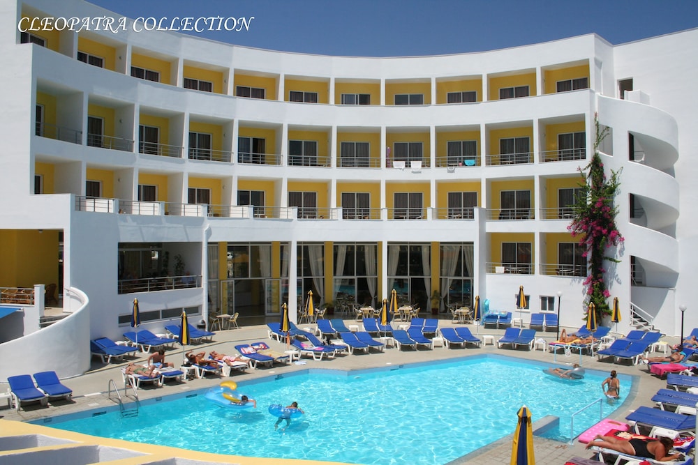 Kris Mari — Swimming pool in Kardamena, South Aegean