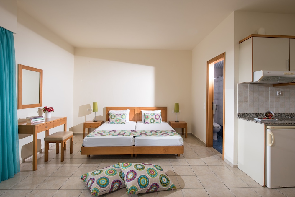 Kristalli Hotel Apartments — Hotel rooms in Malia