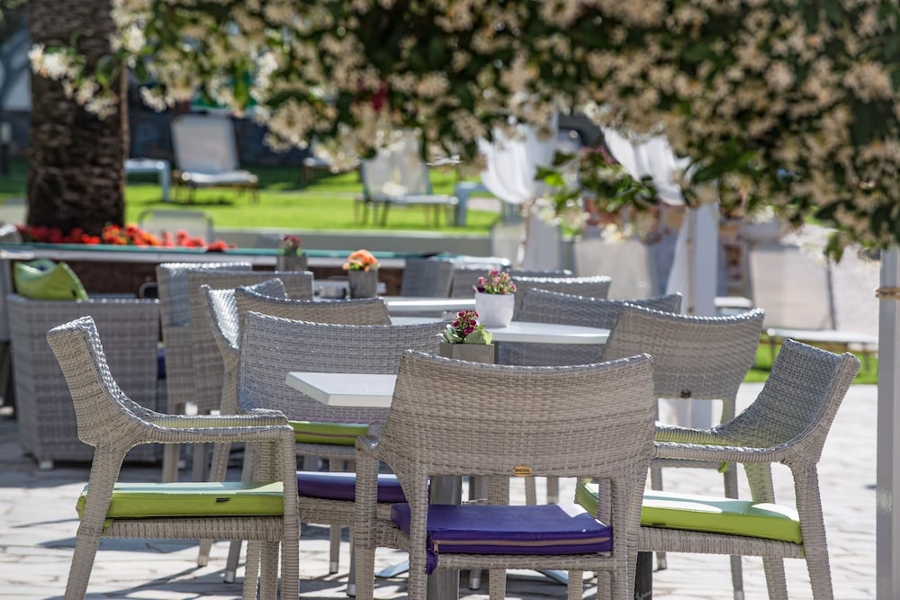 Kristalli Hotel Apartments — Restaurant & bars in Malia