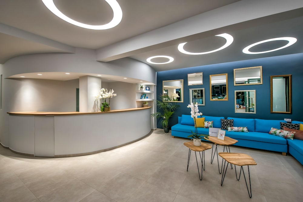 Kristalli Hotel Apartments — Hotel building in Malia