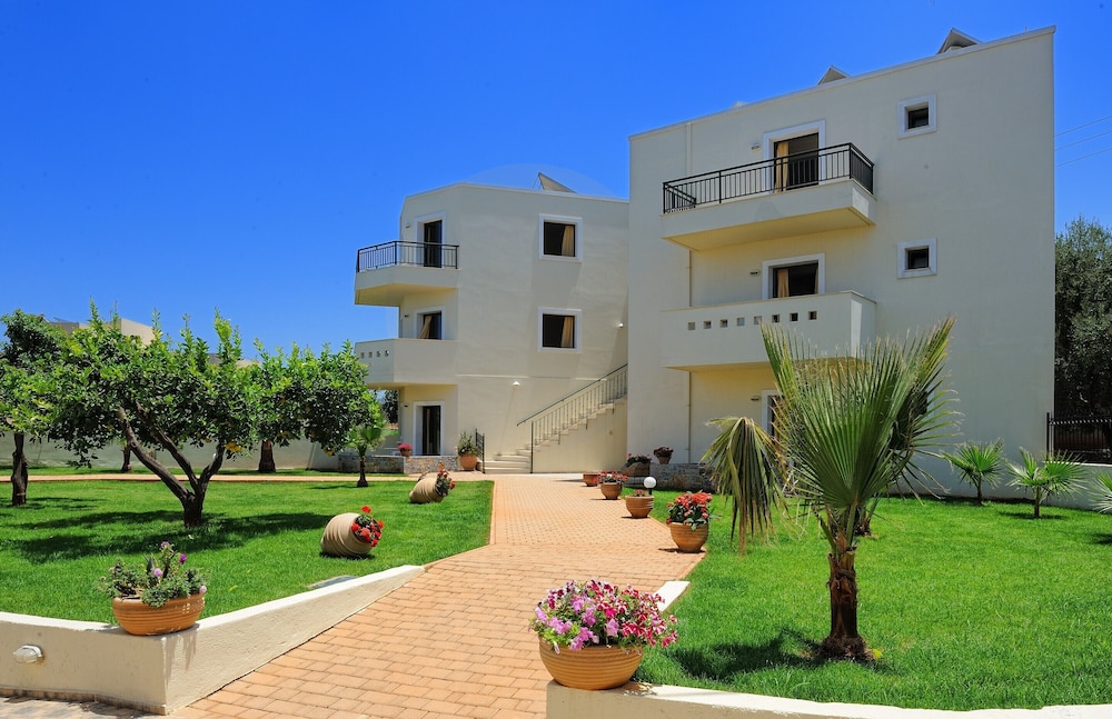 Kristalli Hotel Apartments — Hotel building in Malia