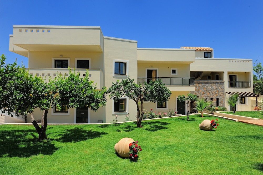 Kristalli Hotel Apartments — Hotel building in Malia