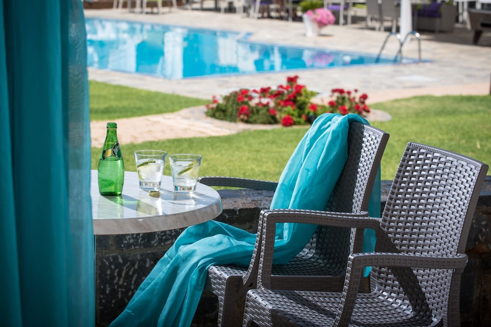Kristalli Hotel Apartments — Swimming pool in Malia