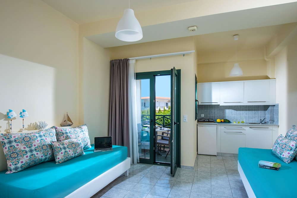 Kristalli Hotel Apartments — Hotel rooms in Malia