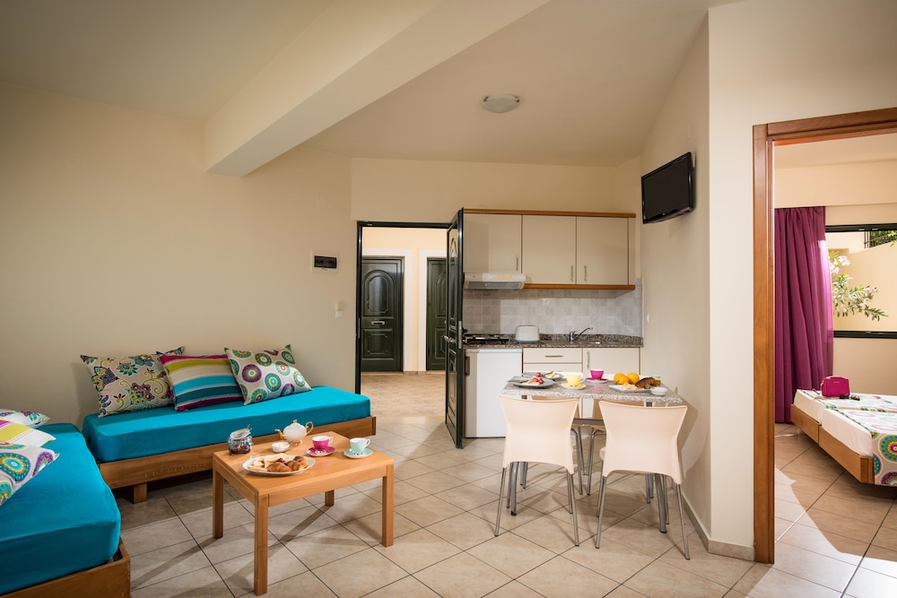 Kristalli Hotel Apartments — Hotel rooms in Malia
