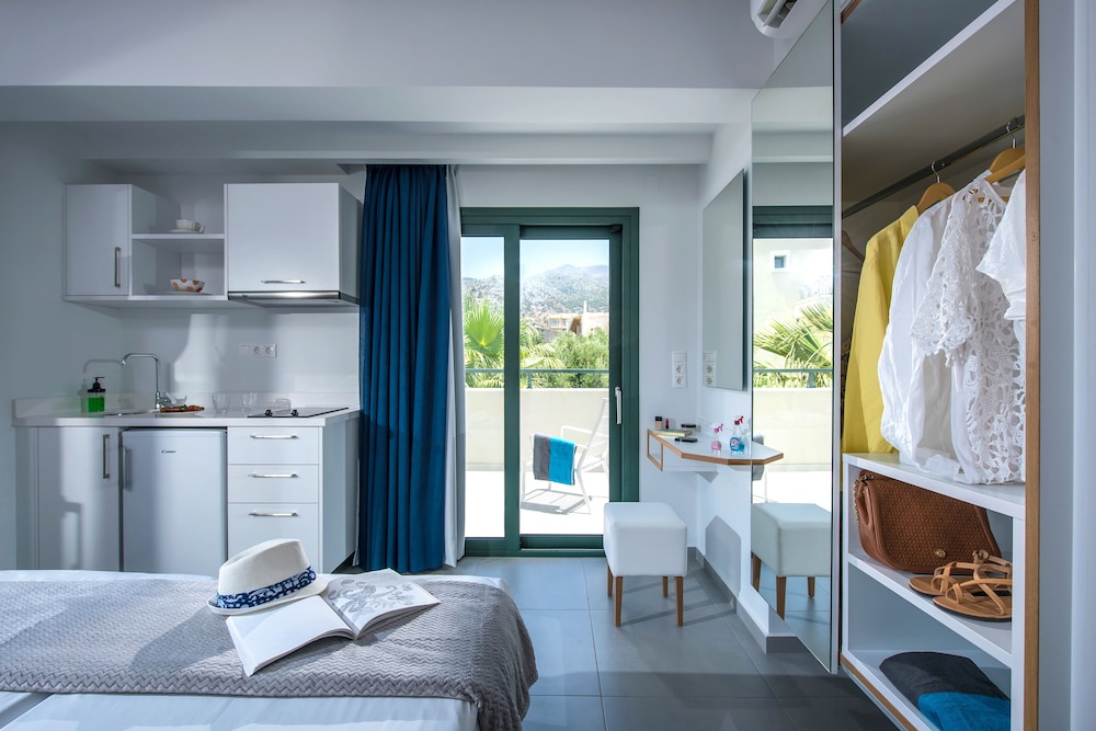 Kristalli Hotel Apartments — Hotel rooms in Malia