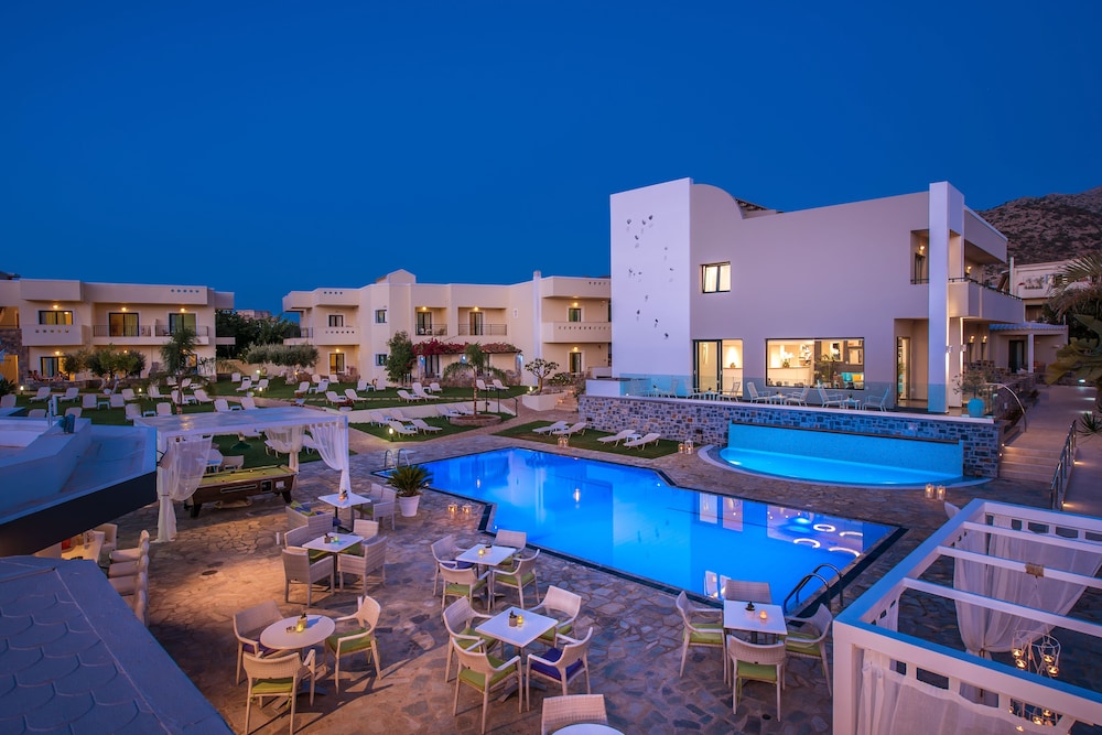 Kristalli Hotel Apartments — Swimming pool in Malia