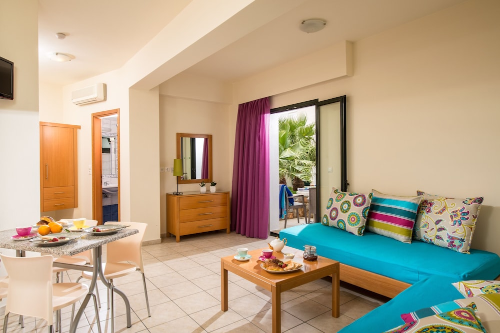 Kristalli Hotel Apartments — Hotel rooms in Malia
