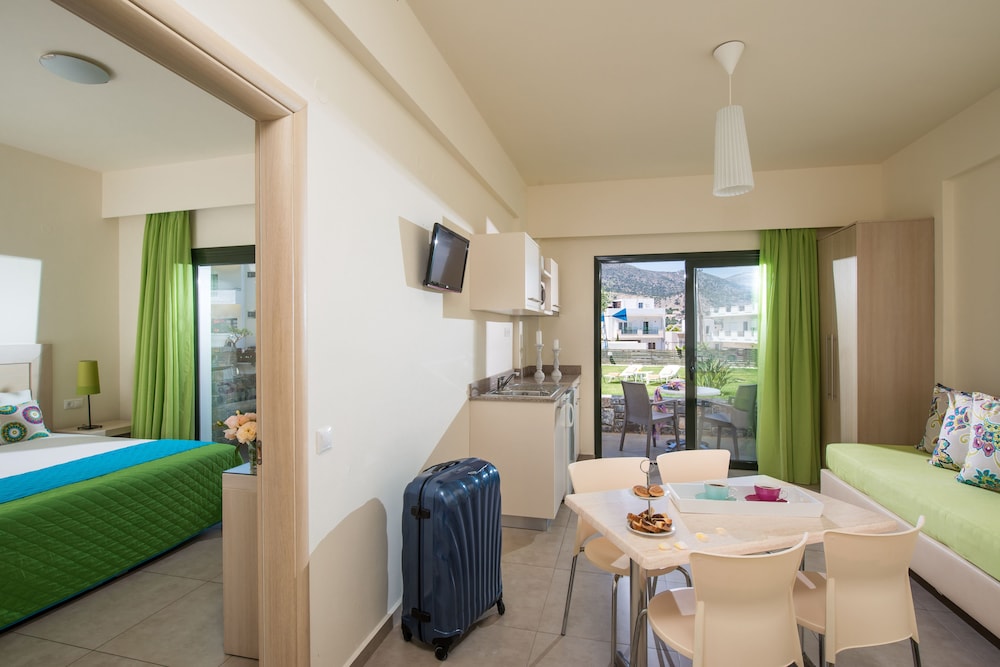 Kristalli Hotel Apartments — Hotel rooms in Malia