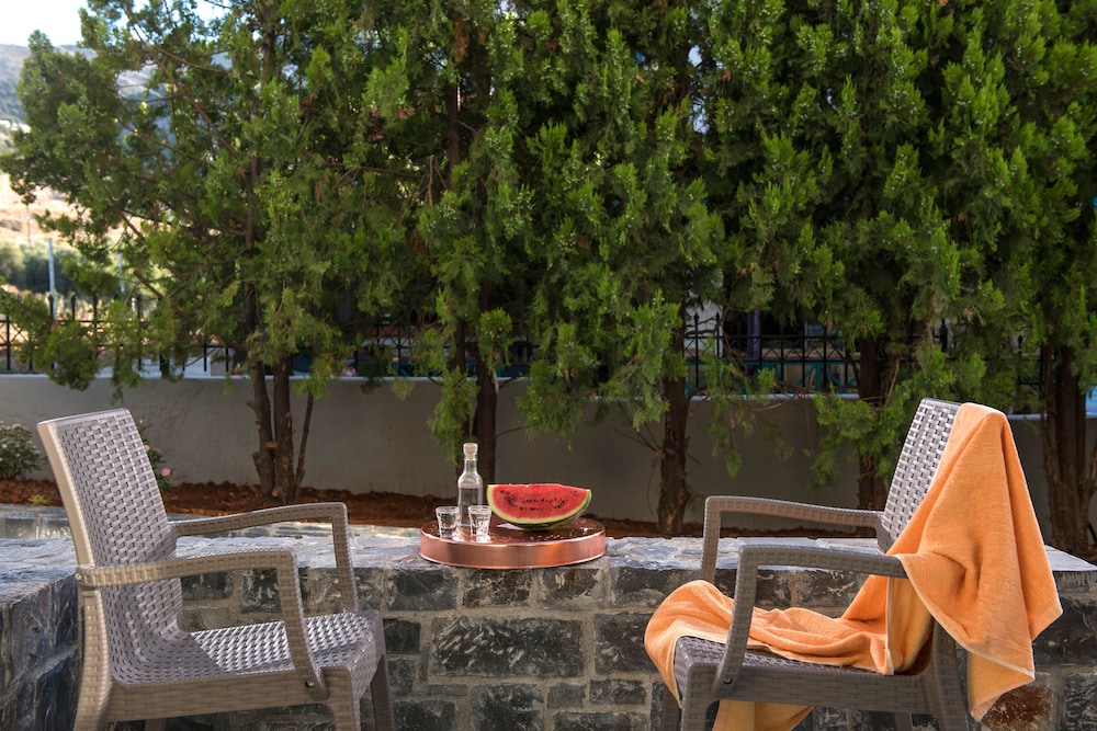 Kristalli Hotel Apartments — Restaurant & bars in Malia