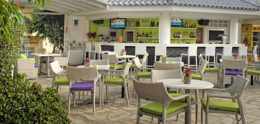 Kristalli Hotel Apartments — Restaurant & bars in Malia