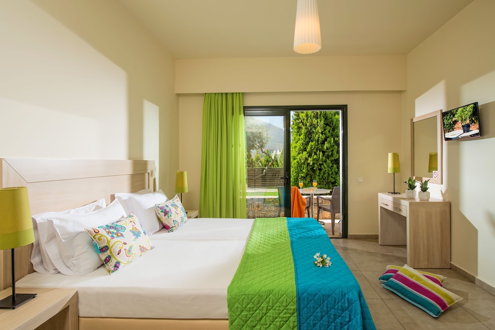 Kristalli Hotel Apartments — Hotel rooms in Malia