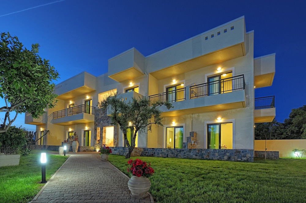 Kristalli Hotel Apartments — Hotel building in Malia