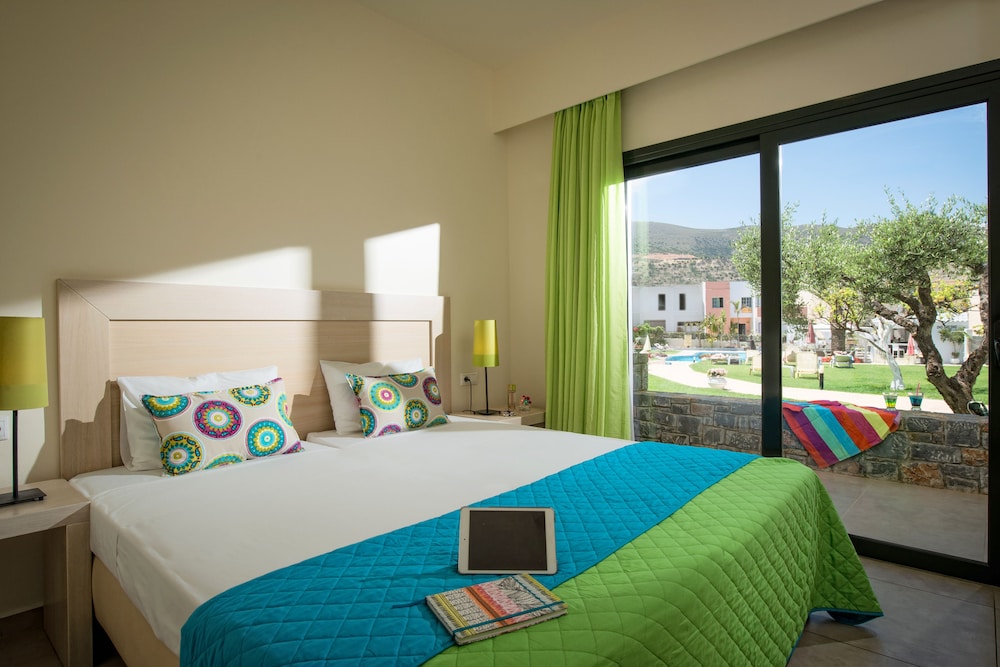 Kristalli Hotel Apartments — Hotel rooms in Malia