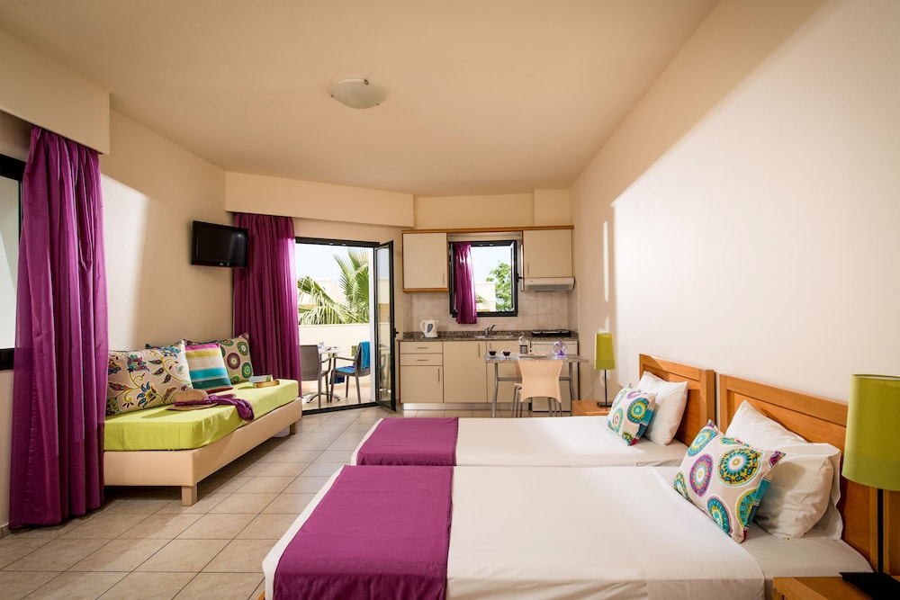 Kristalli Hotel Apartments — Hotel rooms in Malia