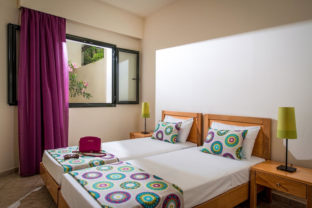 Kristalli Hotel Apartments — Hotel rooms in Malia