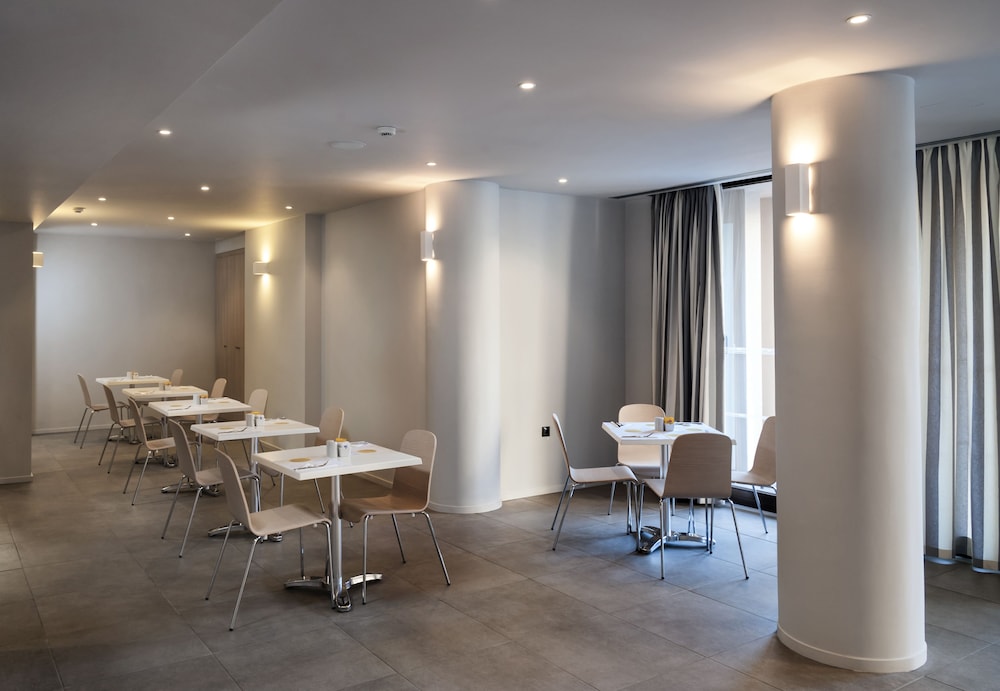 Kriti Hotel — Restaurant & bars in Chania
