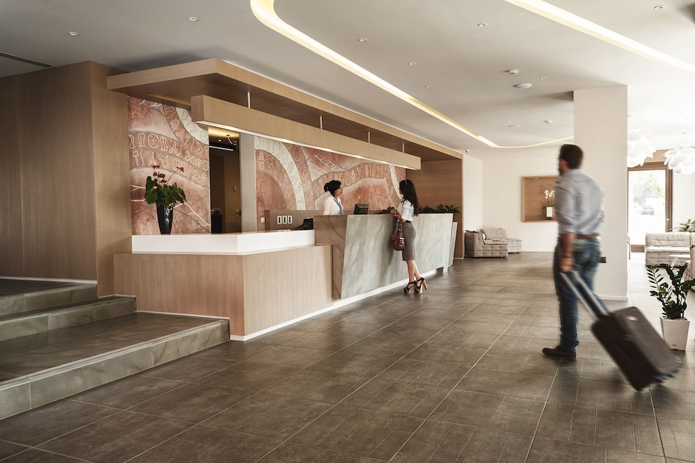 Kriti Hotel — Hotel building in Chania