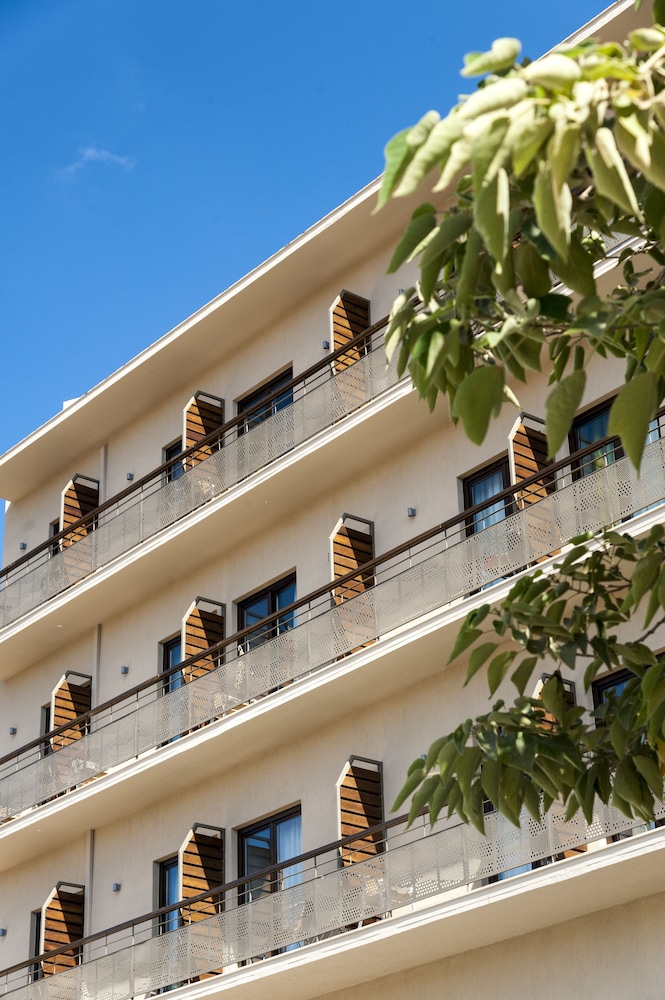 Kriti Hotel — Hotel building in Chania