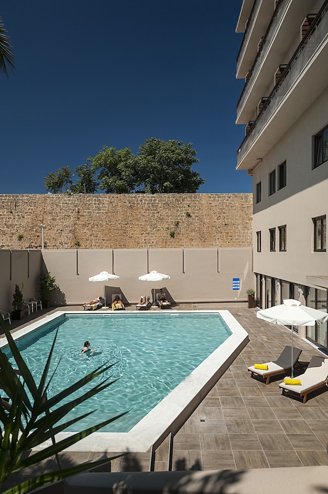 Kriti Hotel — Swimming pool in Chania