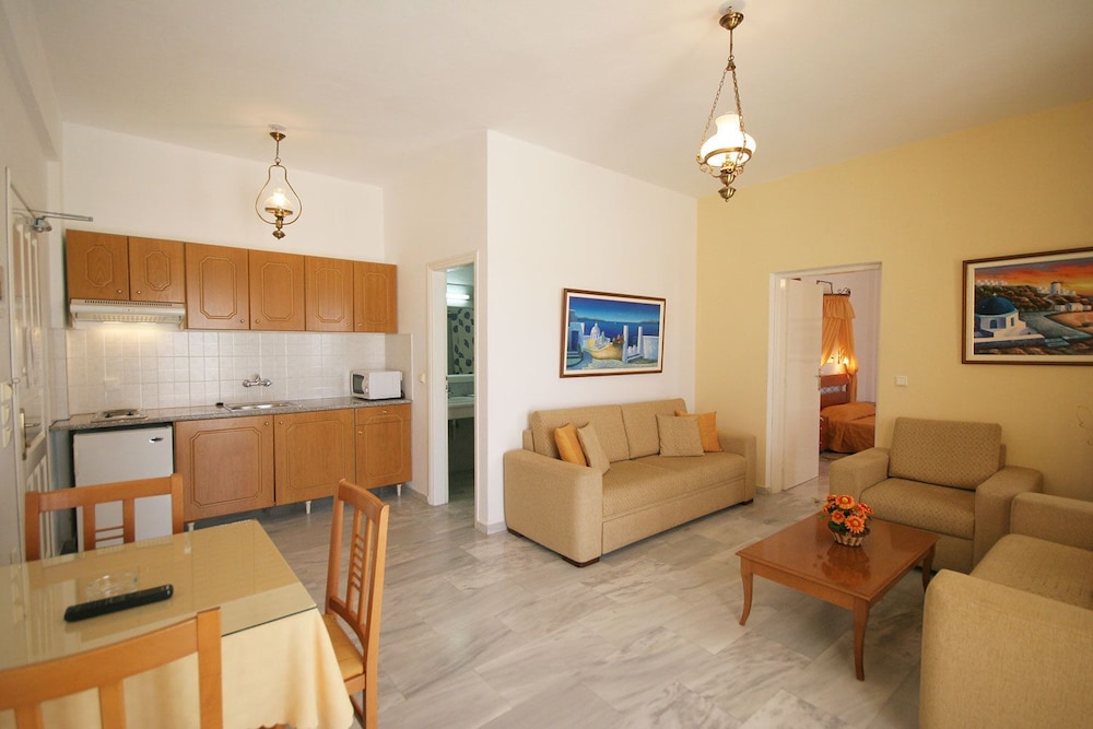 Aegean View Hotel — Hotel rooms in Kamari, South Aegean