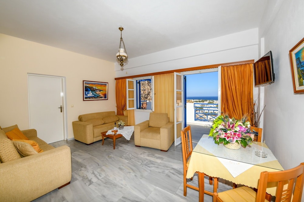 Aegean View Hotel — Hotel rooms in Kamari, South Aegean