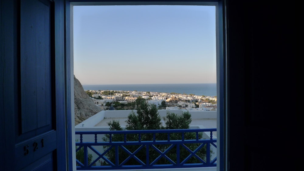 Aegean View Hotel — Hotel rooms in Kamari, South Aegean