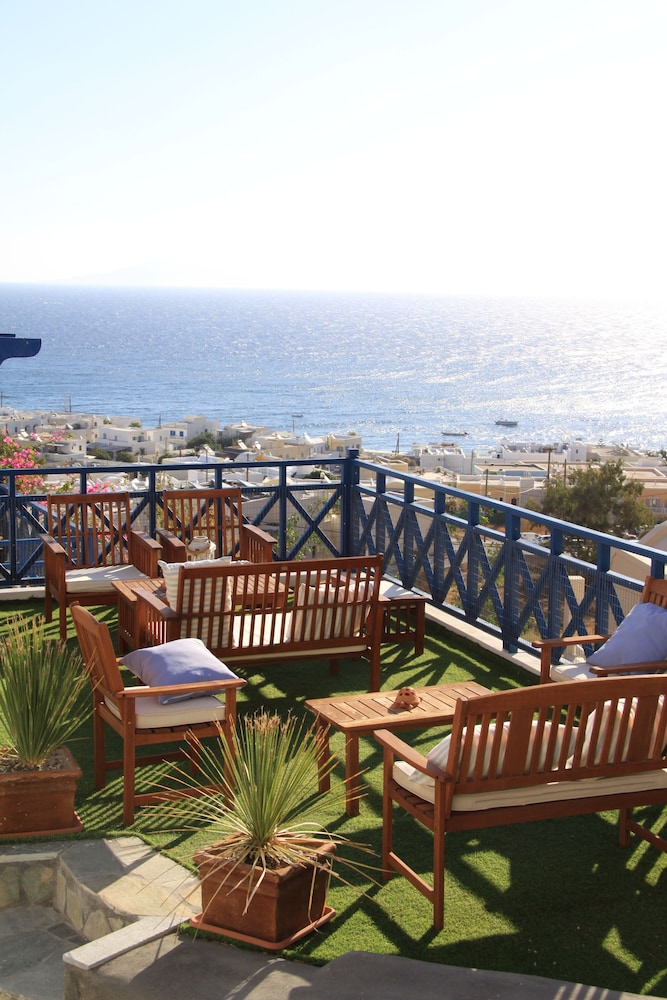 Aegean View Hotel — Hotel building in Kamari, South Aegean