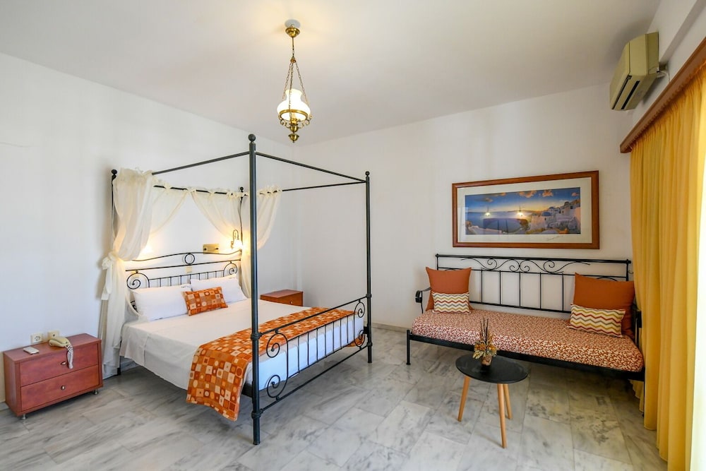 Aegean View Hotel — Hotel rooms in Kamari, South Aegean