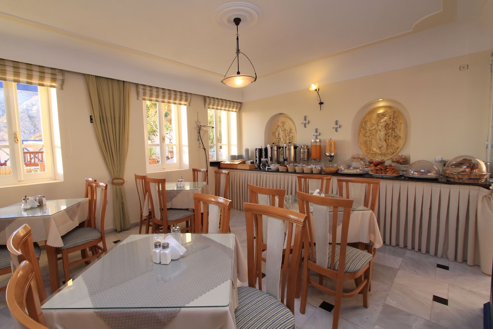 Aegean View Hotel — Restaurant & bars in Kamari, South Aegean