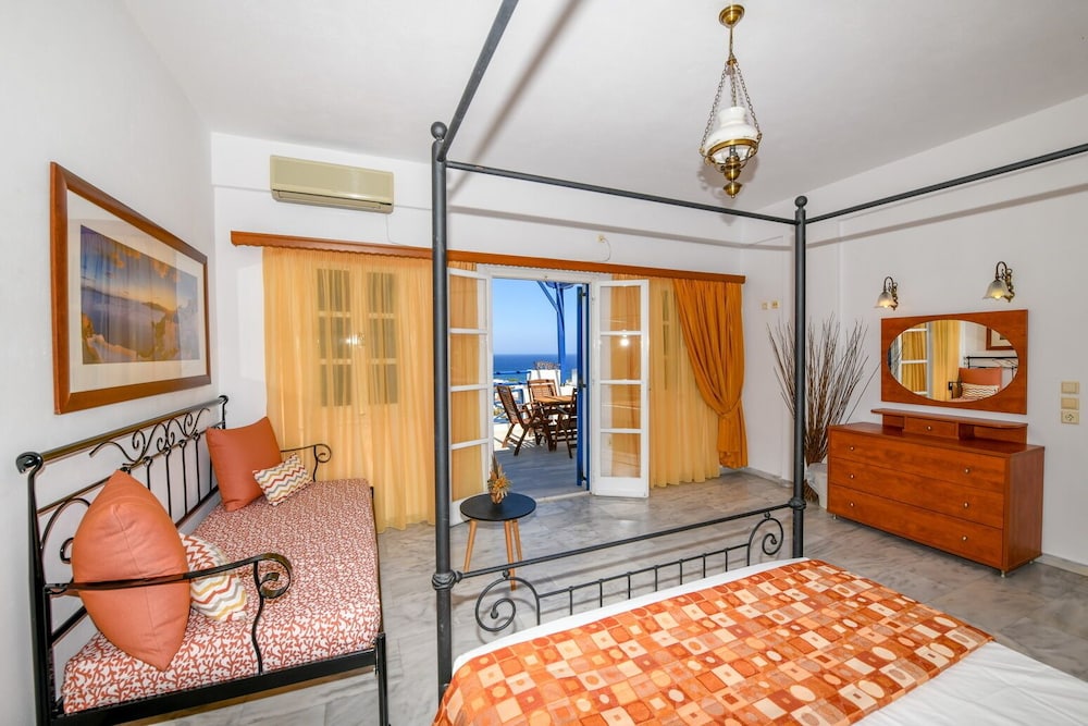 Aegean View Hotel — Hotel rooms in Kamari, South Aegean