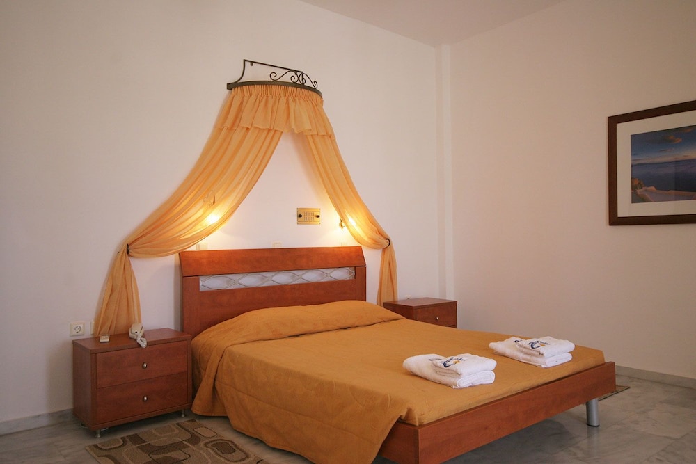 Aegean View Hotel — Hotel rooms in Kamari, South Aegean