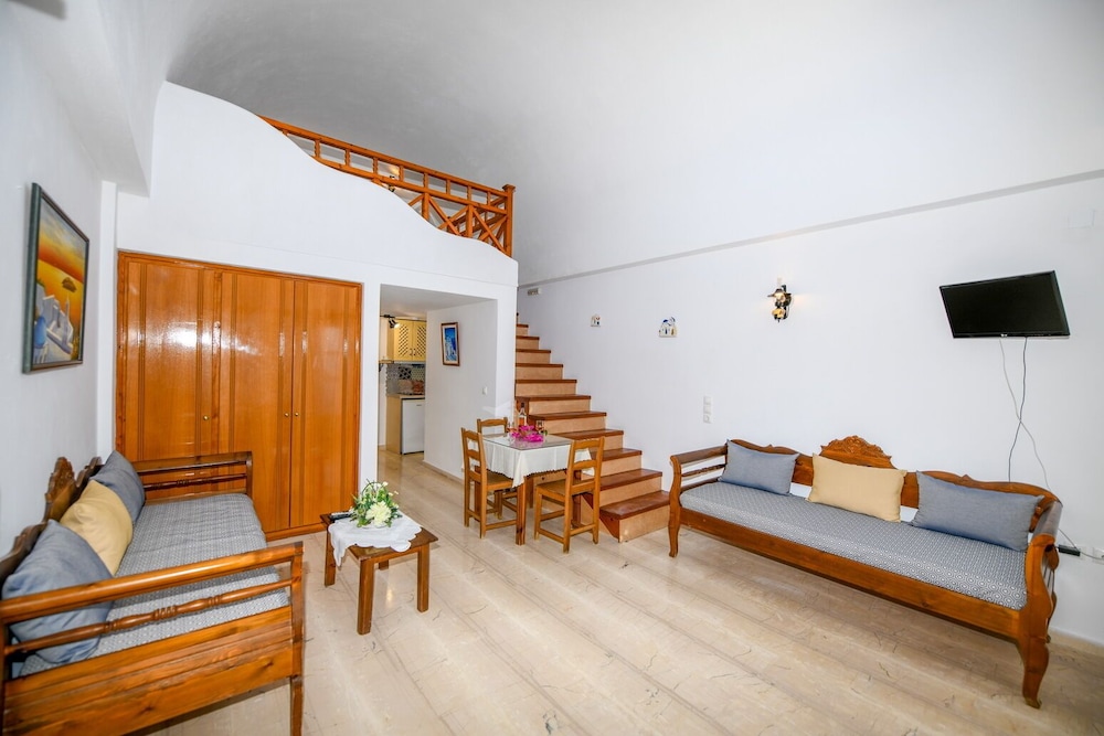 Aegean View Hotel — Hotel rooms in Kamari, South Aegean
