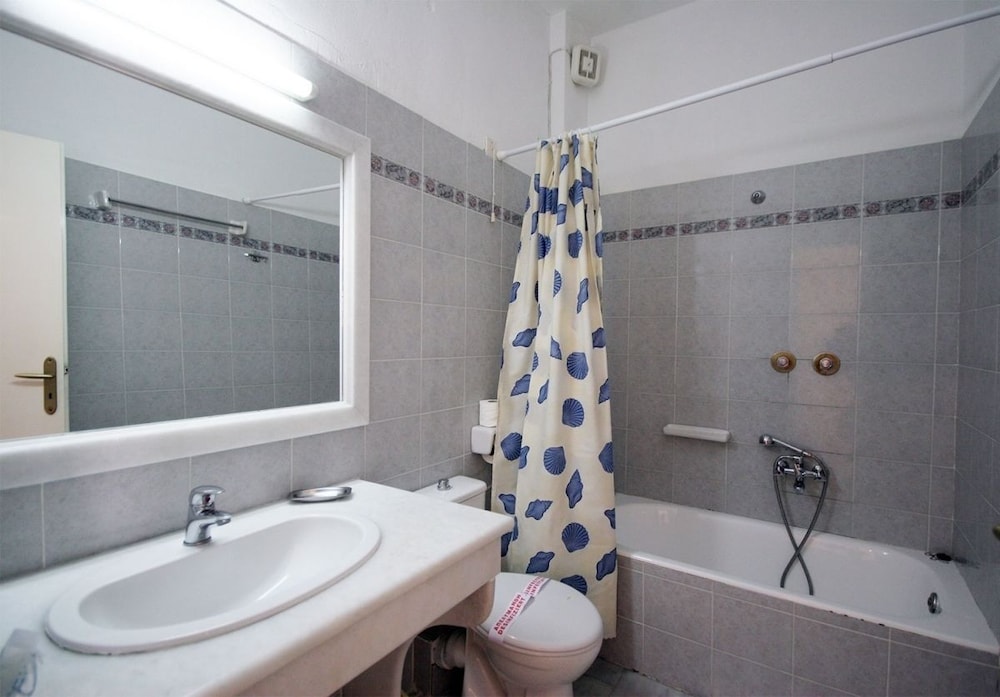 Aegean View Hotel — Hotel rooms in Kamari, South Aegean