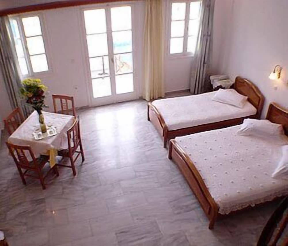 Aegean View Hotel — Hotel rooms in Kamari, South Aegean