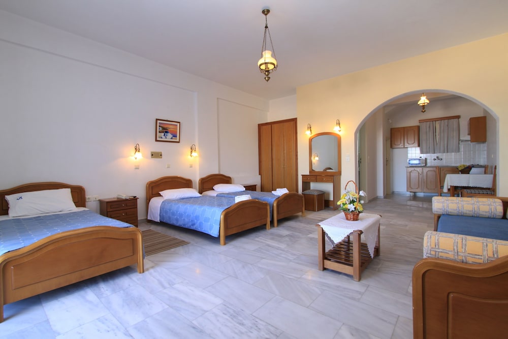 Aegean View Hotel — Hotel rooms in Kamari, South Aegean