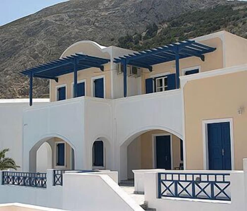 Aegean View Hotel — Hotel building in Kamari, South Aegean