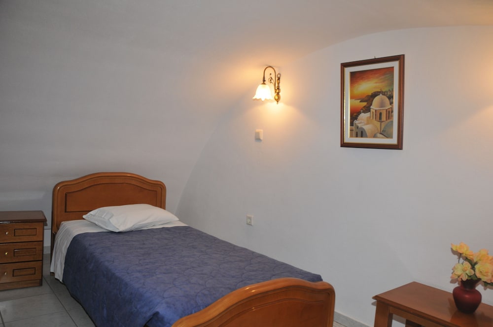 Aegean View Hotel — Hotel rooms in Kamari, South Aegean