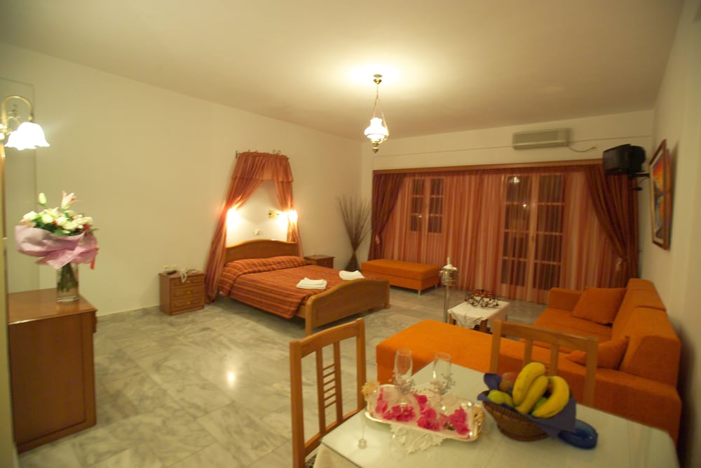Aegean View Hotel — Hotel rooms in Kamari, South Aegean