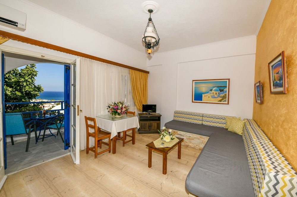 Aegean View Hotel — Hotel rooms in Kamari, South Aegean