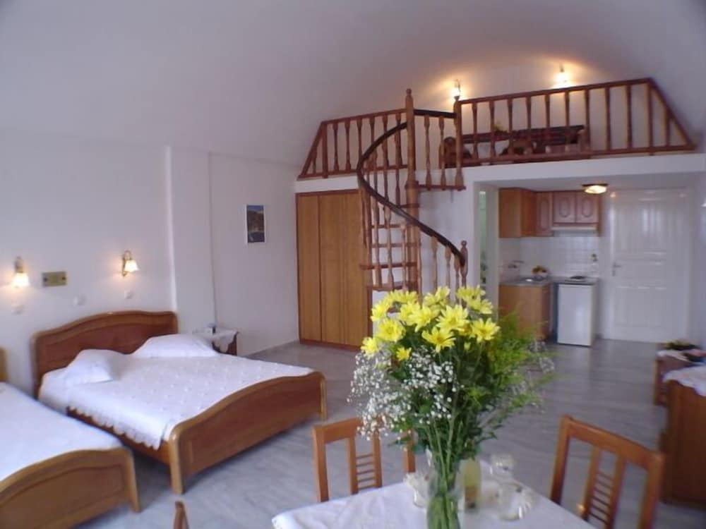 Aegean View Hotel — Hotel rooms in Kamari, South Aegean