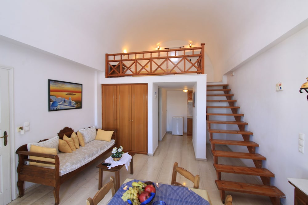 Aegean View Hotel — Hotel rooms in Kamari, South Aegean