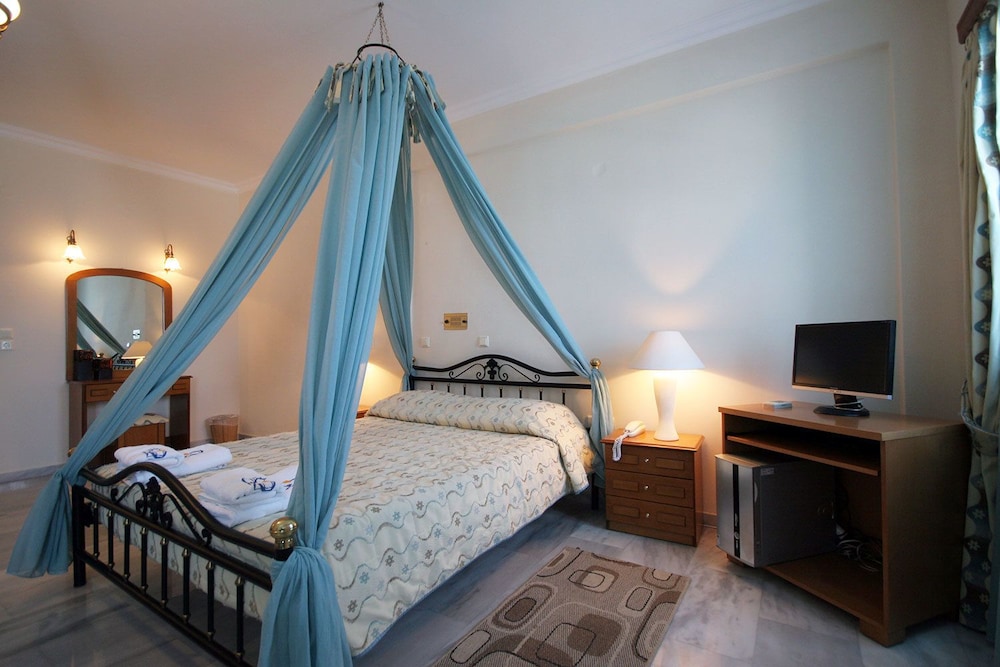 Aegean View Hotel — Hotel rooms in Kamari, South Aegean