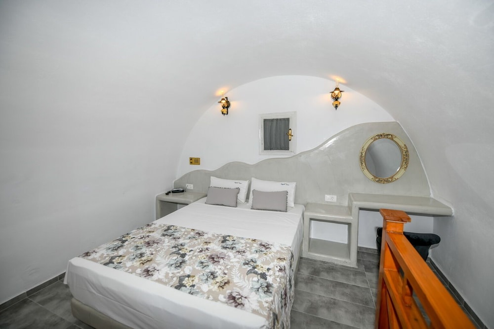 Aegean View Hotel — Hotel rooms in Kamari, South Aegean