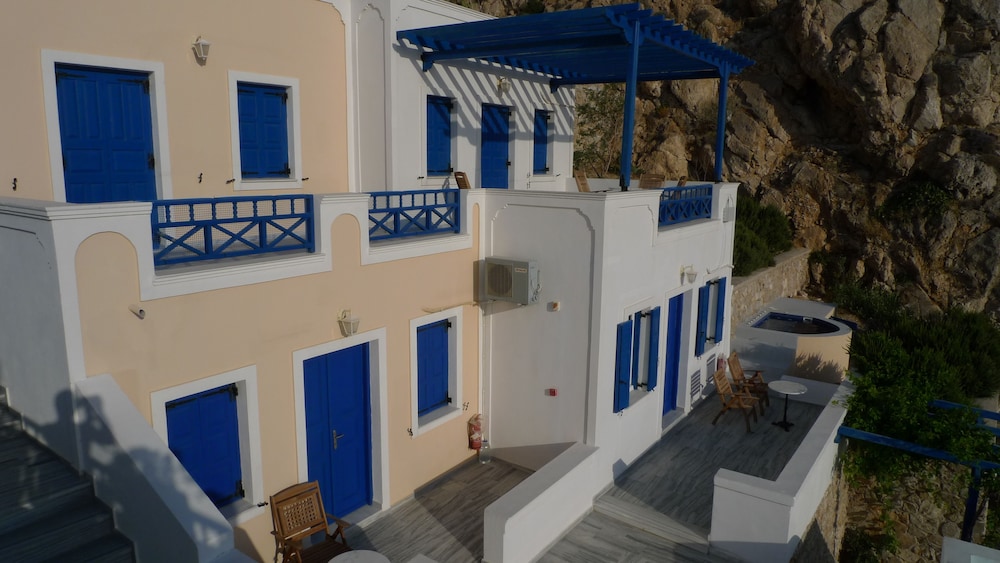 Aegean View Hotel — Hotel building in Kamari, South Aegean